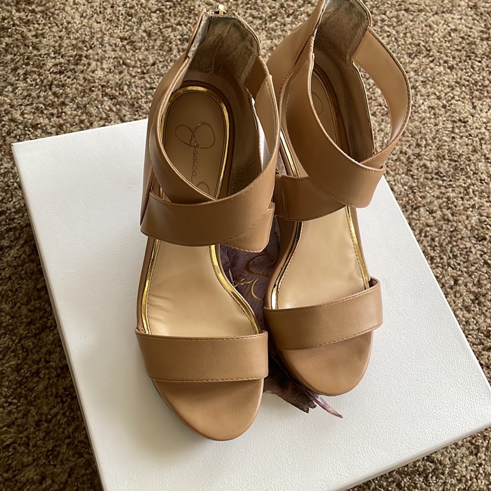 Jessica Simpson Size 7.5 Nude Wedges